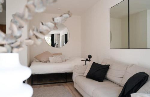 Salo Apartment | Modern Well-Equipped Apartment with Free Parking & Reviews 9.3