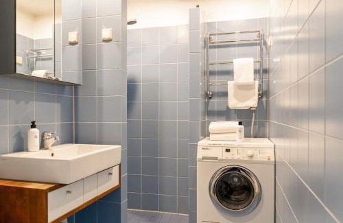 Punavuori Apartment | Stylish Apartment in Trendy Punavuori with Family Amenities