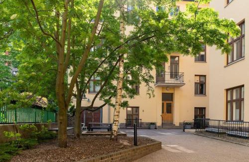 Punavuori Apartment | Stylish Apartment in Trendy Punavuori with Family Amenities