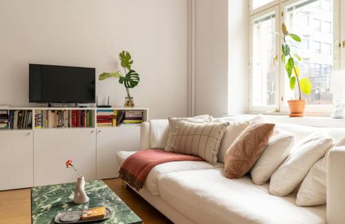 Punavuori Apartment | Stylish Apartment in Trendy Punavuori with Family Amenities