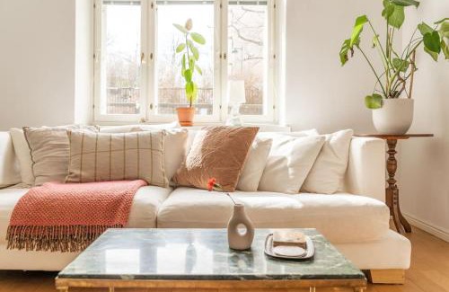 Punavuori Apartment | Stylish Apartment in Trendy Punavuori with Family Amenities