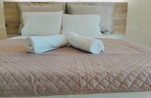 Messonghi Apartment | Cozy New Tzafi Apartments: Guest Rated 9.7 with Restaurant