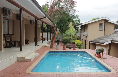 Tzaneen House | Explore Tzaneen Guest House with Pool and Family Dining