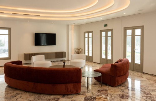 Skiros Resort | Discover Tzanis Resort: Eco-Friendly Retreat with Pool