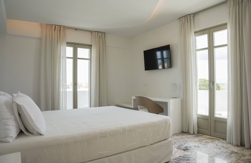 Skiros Resort | Discover Tzanis Resort: Eco-Friendly Retreat with Pool