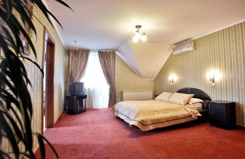 Uzhhorod Hotel | U Anity: Guest Rated 9/10 with Hot Tub & Breakfast Options
