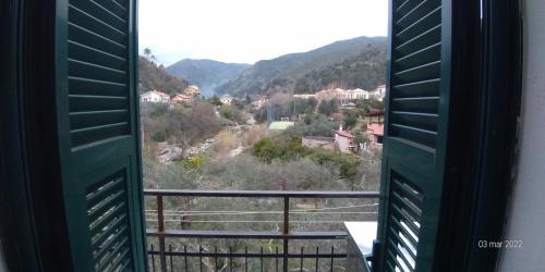 Cisano sul Neva Apartment | Explore Caruggiu de Cisan: Pet-Friendly with High Ratings