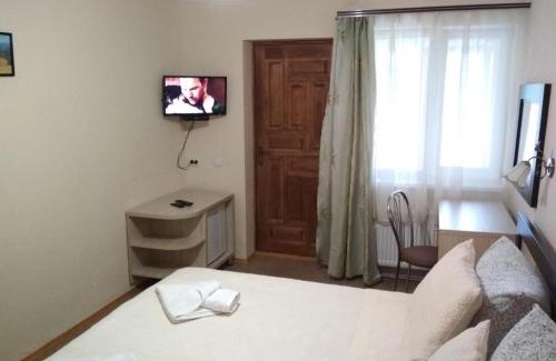 Yaremche Cabin | Explore U dida Grytsya: Rated 9.8, Family-Friendly Stay