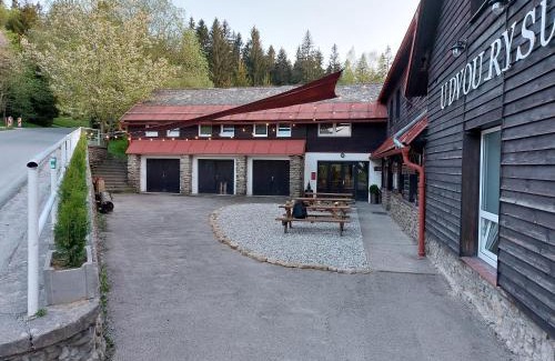 Masakova Lhota House | Pet-Friendly Getaway at U Dvou rysů with Pool Access