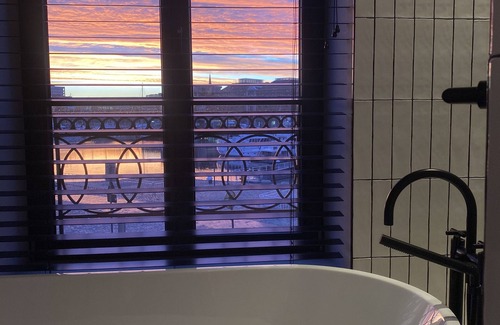 De Kaaien Hotel | Top-Rated U Eat & Sleep Antwerp with Family-Friendly Amenities