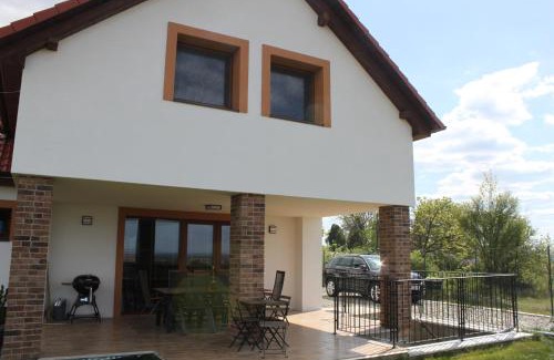 Bavory House | Delightful Stay at U Floderů with Kitchen Amenities