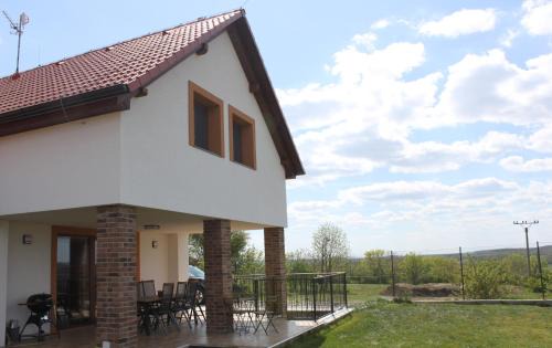 Bavory House | Delightful Stay at U Floderů with Kitchen Amenities