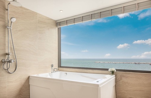 Cha-am Hotel | Experience U Hua Hin: 5-Star Poolside Retreat with Dining