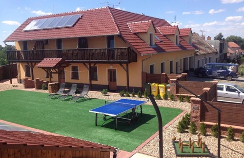 Horni Vestonice House | U Jeřába - Complex B: Family-Friendly Stay with Pool
