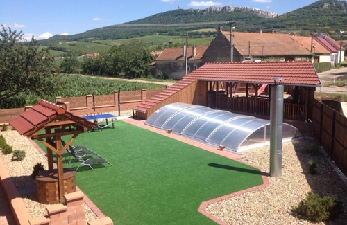 Horni Vestonice House | U Jeřába - Complex B: Family-Friendly Stay with Pool