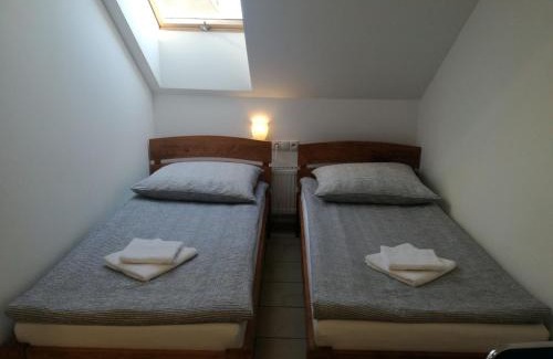 Dobrzen Wielki House | Pet-Friendly U Justyny with Hot Tub & Breakfast Options