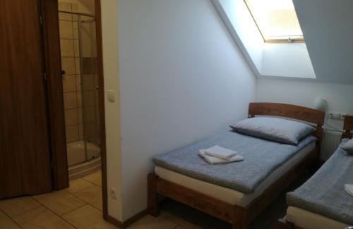 Dobrzen Wielki House | Pet-Friendly U Justyny with Hot Tub & Breakfast Options