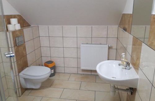 Dobrzen Wielki House | Pet-Friendly U Justyny with Hot Tub & Breakfast Options