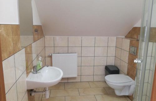Dobrzen Wielki House | Pet-Friendly U Justyny with Hot Tub & Breakfast Options