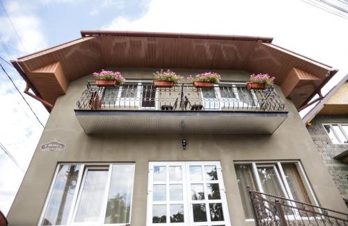 Solochyn House | Family-Friendly U Maksa: Guest Rated 10/10 with Kitchen