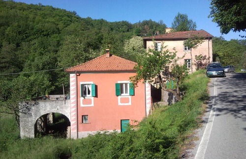 Varese Ligure Apartment | Pet-Friendly Stay at U MUIN da GATTEA in Varese Ligure