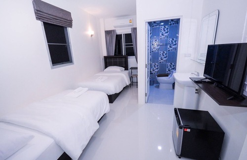 Wat Sam Phraya Hotel | Budget-Friendly U-need Guesthouse with Breakfast & Kitchen