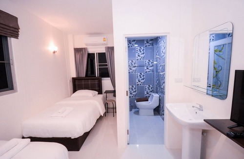 Wat Sam Phraya Hotel | Budget-Friendly U-need Guesthouse with Breakfast & Kitchen