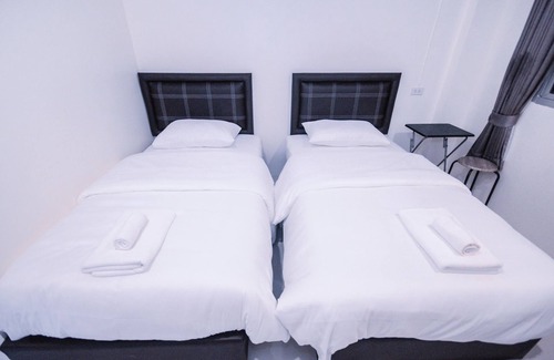 Wat Sam Phraya Hotel | Budget-Friendly U-need Guesthouse with Breakfast & Kitchen