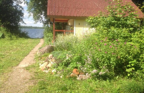 Kirillov House | Pet-Friendly U Ozera Guest House with Ocean Views