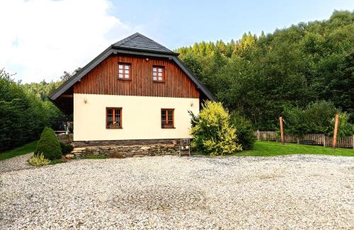 Mala Moravka Ski Chalet | Discover U potůčku: Eco-Friendly Retreat with Ocean View