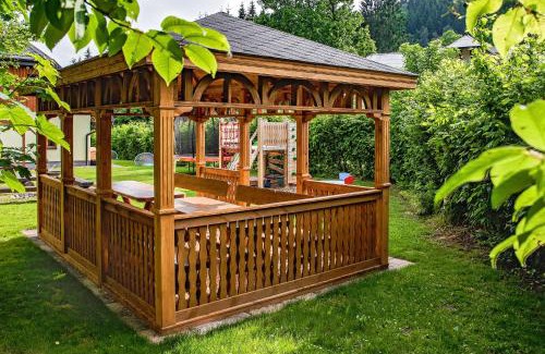 Mala Moravka Ski Chalet | Discover U potůčku: Eco-Friendly Retreat with Ocean View