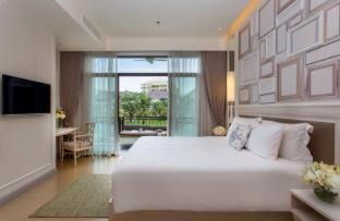 Thung Maha Mek Resort | Discover U Sathorn Bangkok: 5-Star Comfort Awaits You