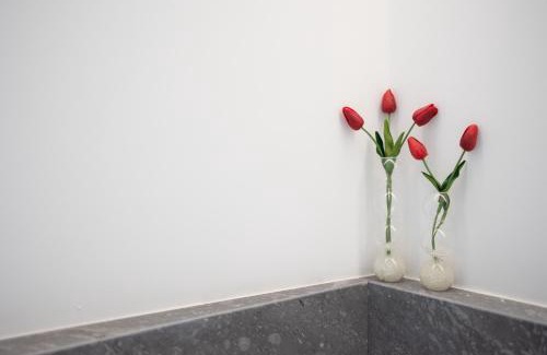 Old Town House | Exquisite U Scrusciu d’u Mari Suite with Hot Tub & Kids’ Fun