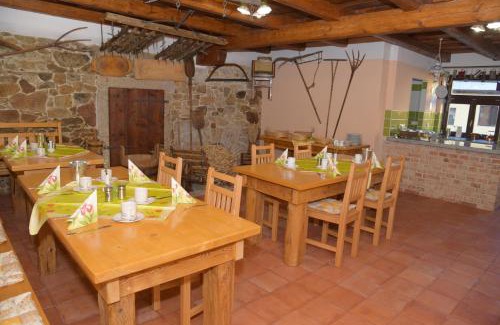 Frantiskovy Lazne House | Budget-Friendly Stay at U Slunecne Brany with Kitchen Access