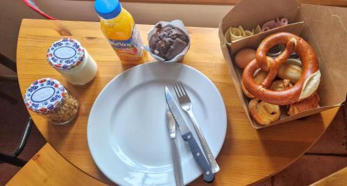 Horni Slavkov House | Discover U staré cesty: Pet-Friendly with Breakfast Included