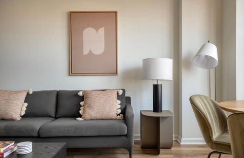 Cardozo Apartment | Stylish U Street 1BR with Rooftop & Gym Near Metro