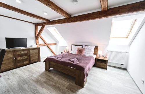 Zadni Chodov House | Pet-Friendly Getaway at U Trautyho with Breakfast & Dining