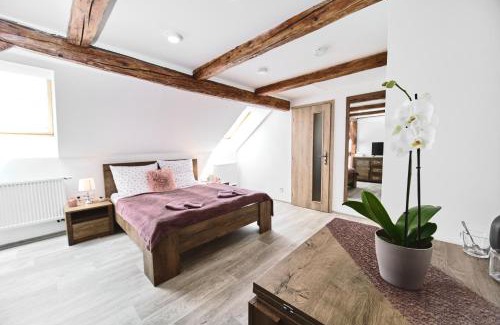 Zadni Chodov House | Pet-Friendly Getaway at U Trautyho with Breakfast & Dining