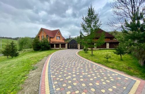 Plavya House | Pet-Friendly Getaway at U Troh Brativ with Breakfast Included
