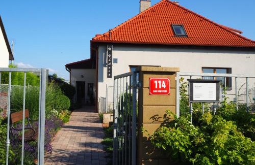 Knezeves Apartment | Discover U Václava: Top-Rated Hotel with Breakfast & Kitchen