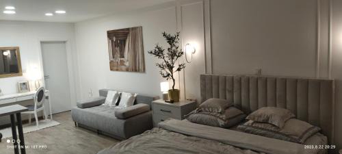 Loukov Apartment | Oceanfront Escape at U zlatého křížku with Pool Access