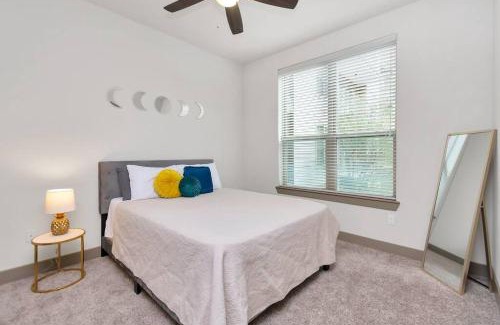 East Downtown Houston Apartment | Downtown Houston Penthouse with Pool and Kitchen Access