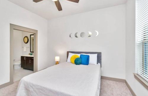 East Downtown Houston Apartment | Downtown Houston Penthouse with Pool and Kitchen Access