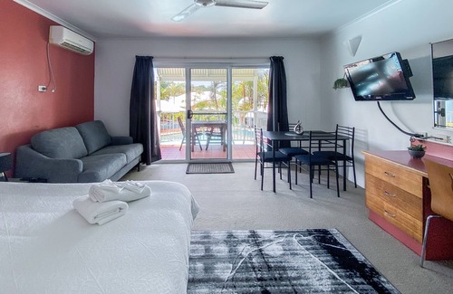 Dolphin Heads Resort | Exceptional Sea Spray @ Dolphin Heads with Oceanfront Pool
