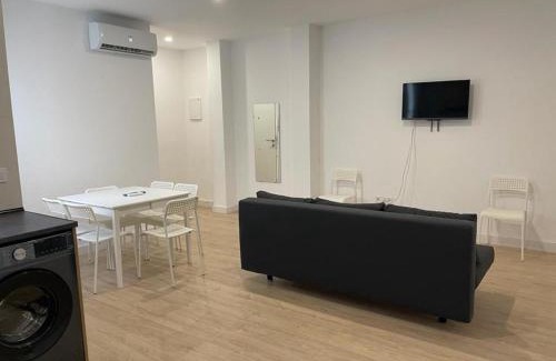 Almendrales Apartment | Convenient U3 Apartment in Central Madrid for Families