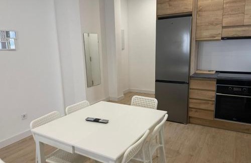 Almendrales Apartment | New U4 Apartment in Central Madrid - Family Friendly Stay