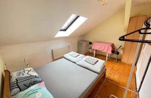 Meidling House | Family-Friendly Retreat at U6 Schöpfwerk Home 7