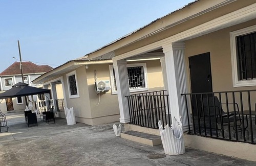 Monrovia Villa | Relaxing Family Retreat at UB Villas (The Black House)