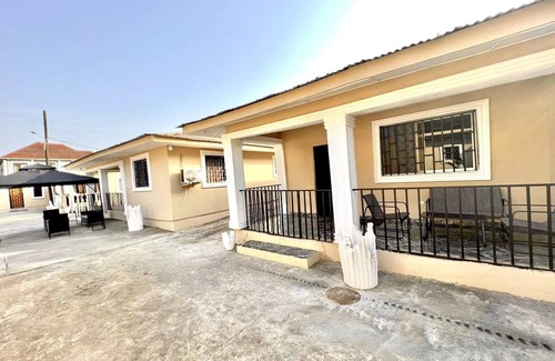 Monrovia Villa | Relaxing Family Retreat at UB Villas (The Black House)
