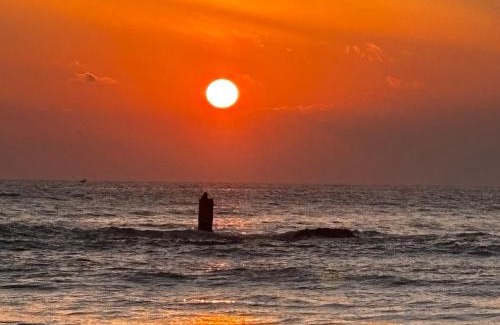 Trincomalee House | Cozy Ubay Guest House with Private Beach and Ocean Views